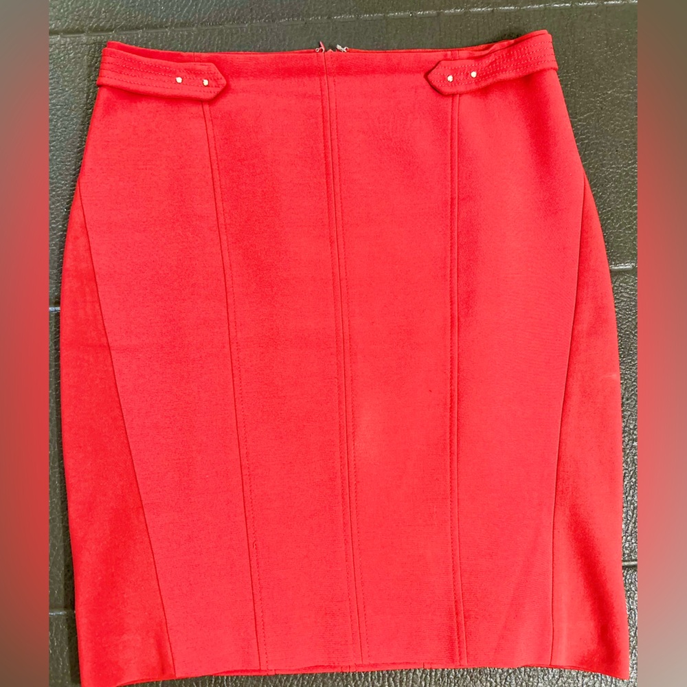 Red contour pencil Skirt